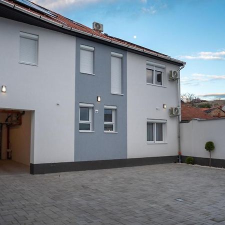 Var Apartman Eger Extérieur photo