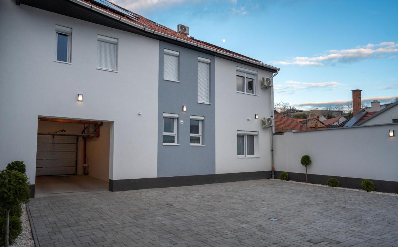 Var Apartman Eger Extérieur photo